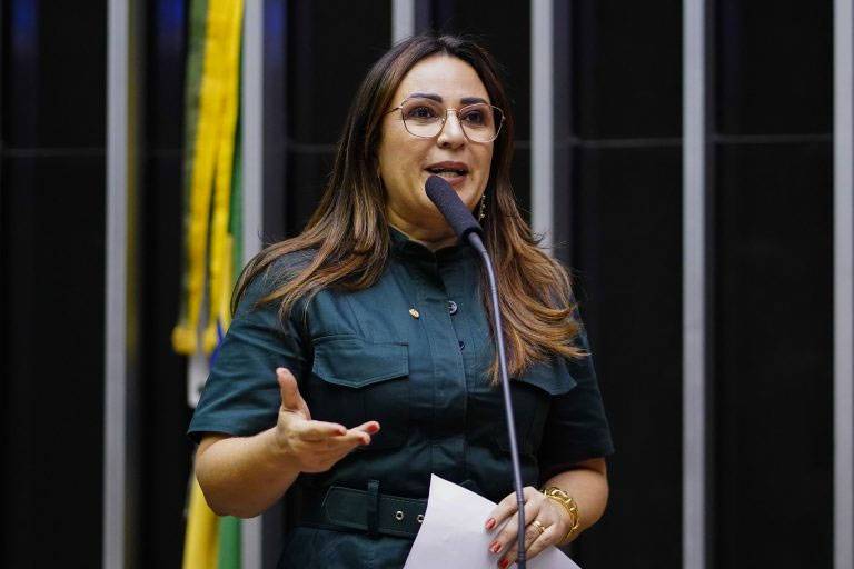 Rejane Dias renuncia ao mandato de Deputada e será empossada no TCE-PI